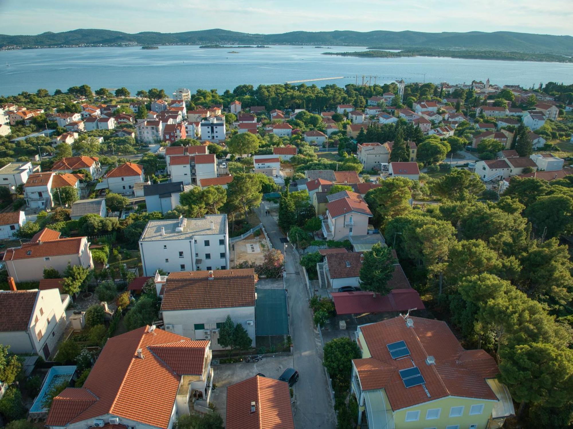 Apartments Petrina Sveti Filip i Jakov Bagian luar foto