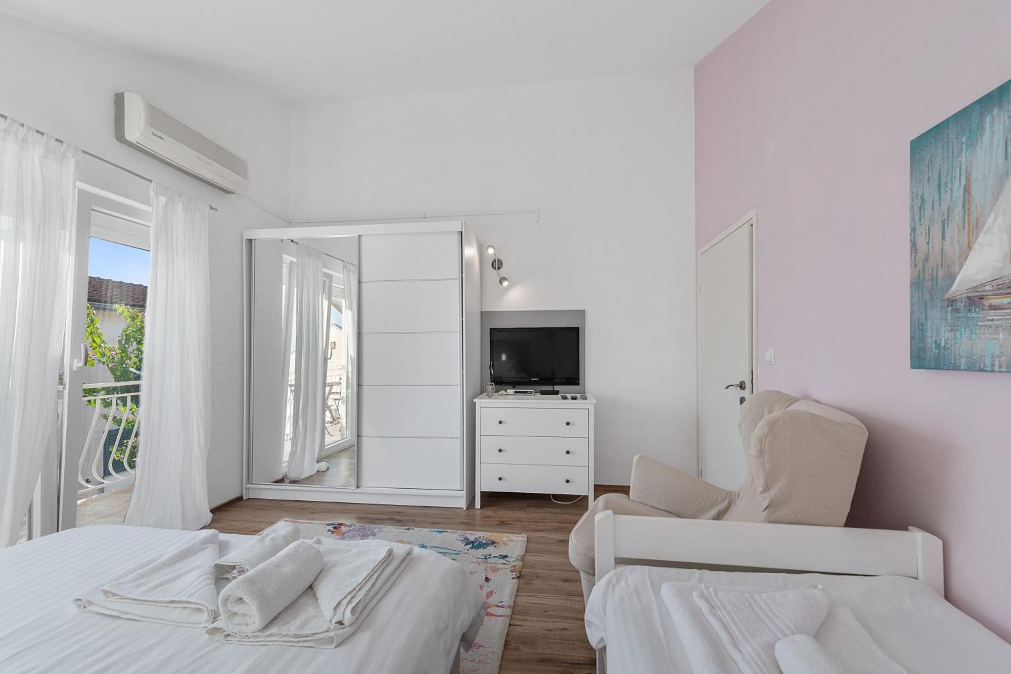 Apartments Petrina Sveti Filip i Jakov Bagian luar foto